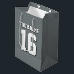 Grått Sports Jersey Team Jersey<br><div class="desc">Charcol Grått Team Jersey/Sports Jersey/Football Jersey Anpassa detta med ditt eget namn eller team namn och ett nummer. Du kan ändra textens storleka placering, färg och placering om du behöver göra ändringar, ta bort textskuggan, lägga till egen text och/eller bilder för att skapa din egen unika design med mera. FantabulousSports/Fantabulous...</div>