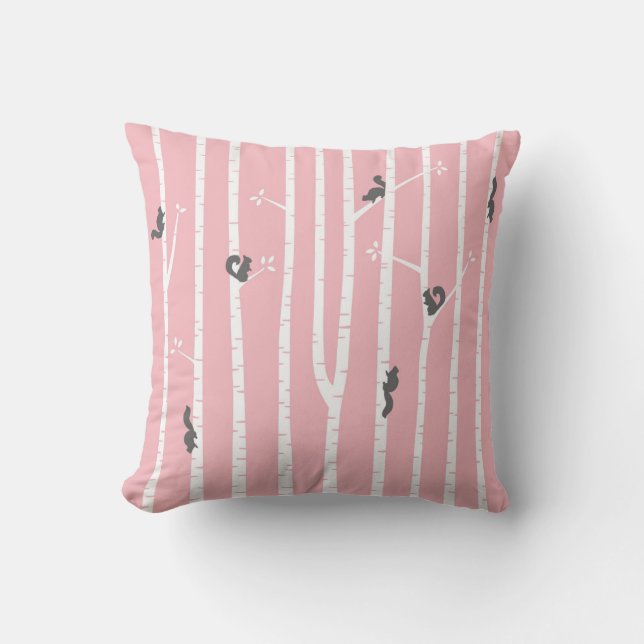 Grått Squirrels klättrande Birch Träd på Rosa Kudde (Framsida)
