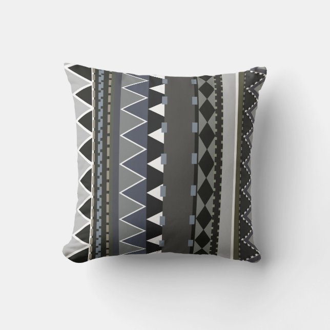 Grått Tribal inspirerad Pillow Kudde (Framsida)