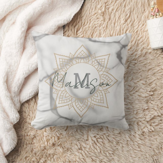 Grått & vit marmoreffekt Guld Mandala Monogram Kudde (Filt)