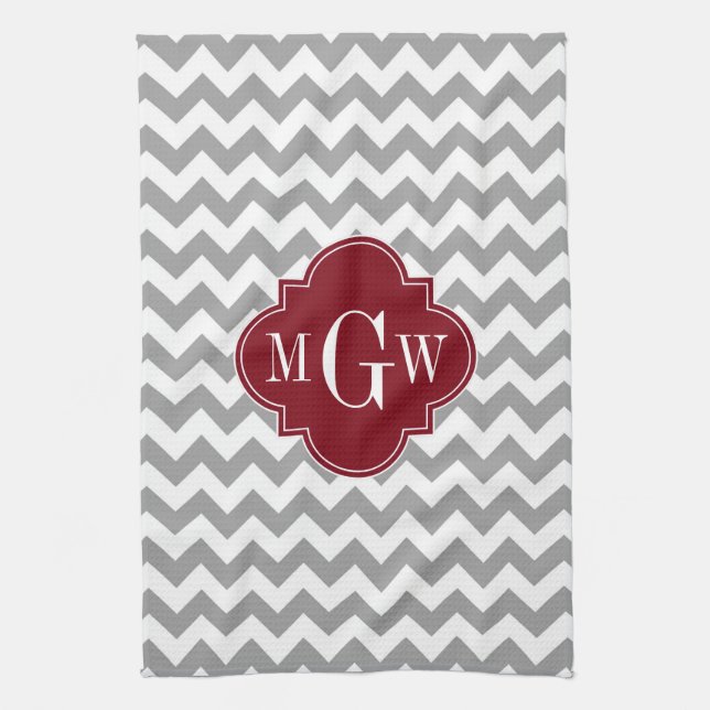 Grått White Chevron Burgundy Quatrefoil 3 Monogram Kökshandduk (Vertikal)