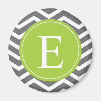 Grått White Chevron Grönt Monogram Magnet