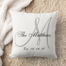 Grått White Monogram Family Newlyged Keepsaké Kudde
