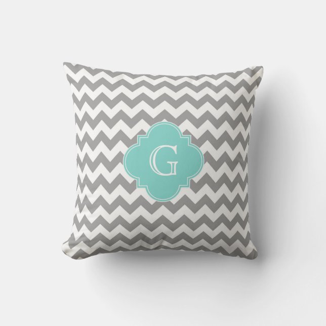 Grått Wht Chevron Aqua Quatrefoil Monogram Kudde (Framsida)