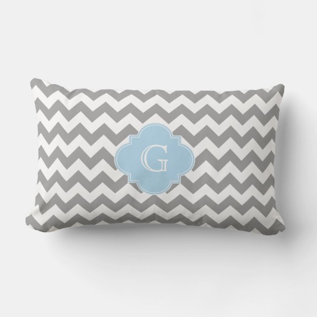 Grått Wht Chevron Lt Blue Quatrefoil Monogram Lumbarkudde (Framsida)