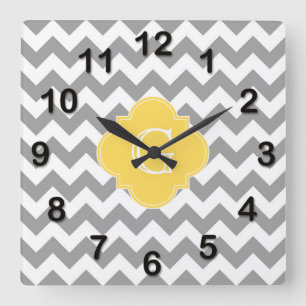 Grått Wht Chevron Mustard Quatrefoil Monogram Fyrkantig Klocka