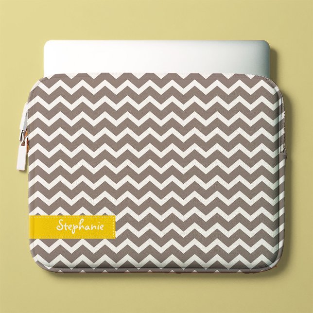 Grått Zig Zag Chevrons Mönster Laptop Fodral (Skapare uppladdad)