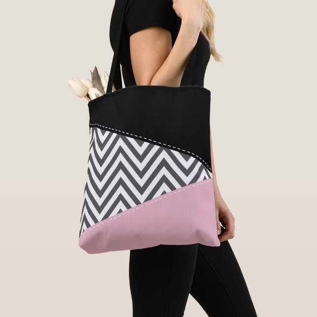 Grått Zigzag, Grått Chevron, Zigzag Mönster, Rosa Tygkasse (Närbild)