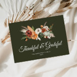 Grattis och tacksam thanksgiving julkort<br><div class="desc">Thanksgivingens hälsningskort. Med ett varmt och hjärtligt budskap,  låt dina nära och kära veta hur mycket du uppskattar dem. Med en vattenfärgad blommigt är det vackert att pumpa in skördedesign. Låt dem veta att de alltid är i era tankar.</div>