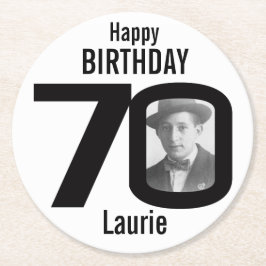 Grattis på födelsedagen 70:e namn och pappra under underlägg papper rund