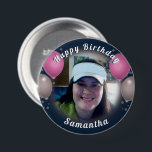 Grattis på födelsedagen-ballonger och foto-Rosa Knapp<br><div class="desc">All text är justerbar! Roligt-ballonger och konetti grattis på födelsedagen en fotoknapp. Alla teckningar designade av Valarie Wade.</div>