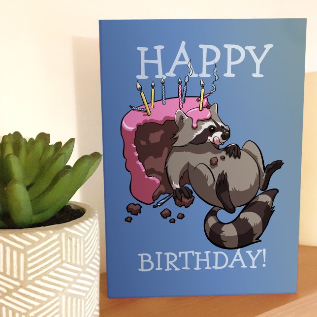 Grattis på födelsedagen! Girig Raccoon som äter Kort (Skapare uppladdad)