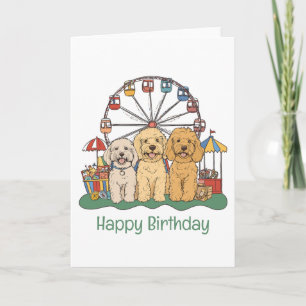 Grattis på födelsedagen Goldendoodle Hundar vid en Kort