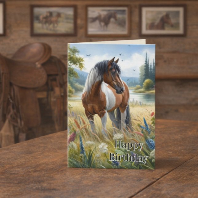 Grattis på födelsedagen Hästuppfostrarflicka Kort (Western birthday card with horse in meadow, saddle and framed horse photos in rustic bunkhouse )