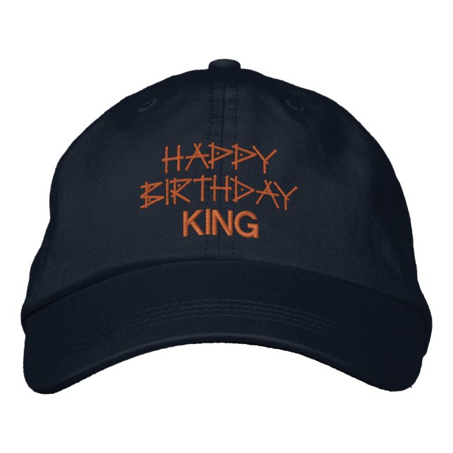 Grattis på födelsedagen KONUNG Tryckt text Firar-H Broderad Keps (Framsida)
