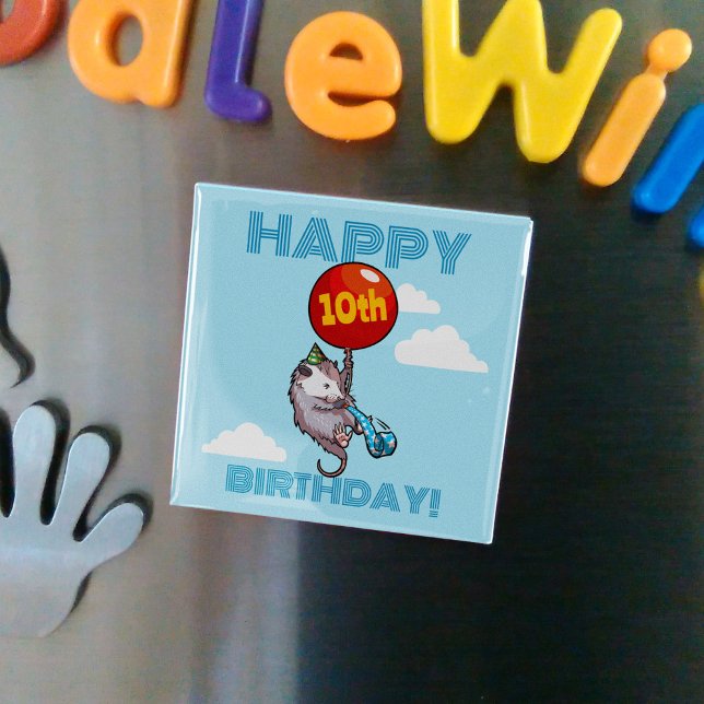 Grattis på födelsedagen! Lägg till åldern Opossum  Magnet (Skapare uppladdad)