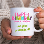 Grattis på födelsedagen Namn Anpassningsbar : Färg Kaffemugg<br><div class="desc">Grattis på födelsedagen mugg som du kan anpassa för alla barn, lärare eller unga i hjärtvän eller relation. Du kan också lägga till egna anpassningsbar, t.ex. "och hej trettio" eller "du är bäst". Konstruktionen har färgstarka ljus som är skrivna i söt och vismisk, groovisk retypografi i rosa, lila, kalkgrönt, turkosblått...</div>