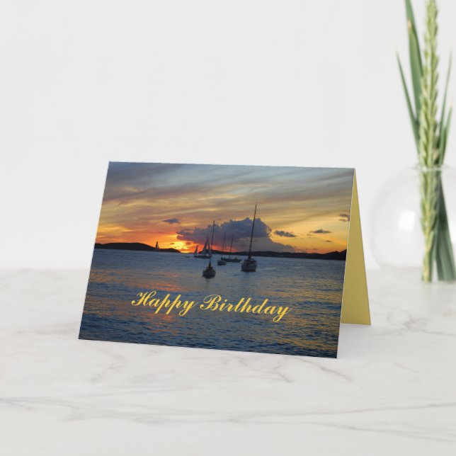 Grattis på födelsedagen segelbåtar i Sunset Kort (Framsida)