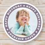 Grattis på födelsedagen Simple Modern Anpassningsb Underlägg Papper Rund<br><div class="desc">Denna enkla och moderna utformning består av serif-typografi och lägger till ett anpassningsbar-foto.</div>