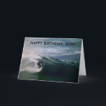 "GRATTIS PÅ FÖDELSEDAGEN, SON" (SURFING VID BEACH) KORT<br><div class="desc">Om din sol ska surfa eller bara få ett foto av surfing,  så här är Perfekten Card!</div>