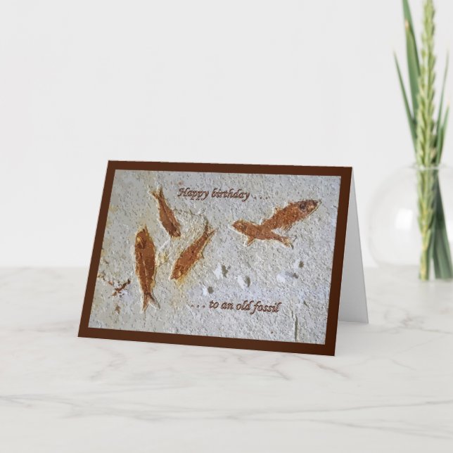 Grattis på födelsedagen till ett gammalt fossil- kort (Framsida)