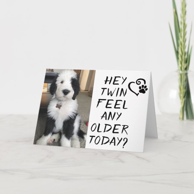 GRATTIS PÅ FÖDELSEDAGEN ***TWIN*** KÄNSLA ÄLDRE I  KORT (Framsida)