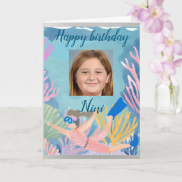 Grattis på födelsedagen ung flicka snorklare kort