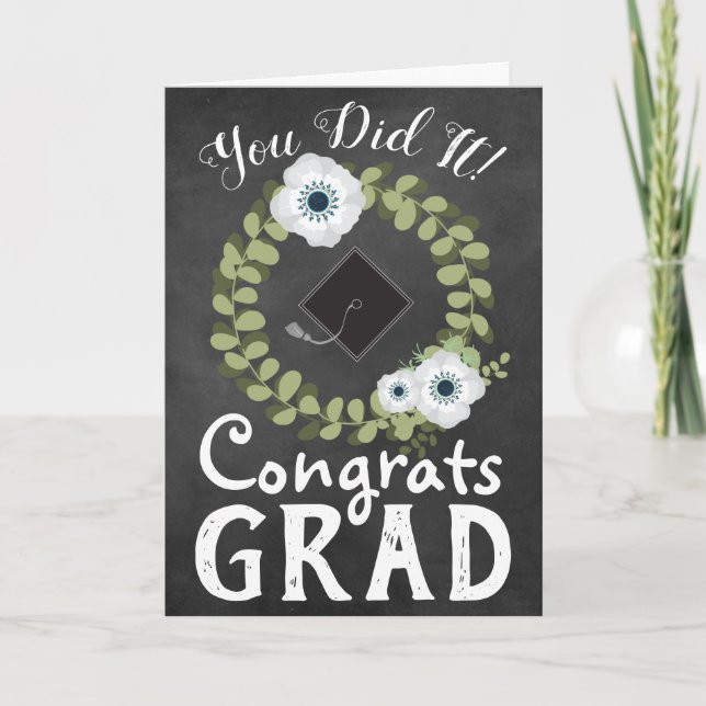 Gratulerara Grad Rustic Chalkboard och Flowers Kort (Framsida)