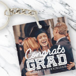 Gratulerart Grad Modern Simple Preppy Photo<br><div class="desc">Den här enkla och klassiska designen består av serif-typografi och lägger till ett anpassningsbar-foto.</div>