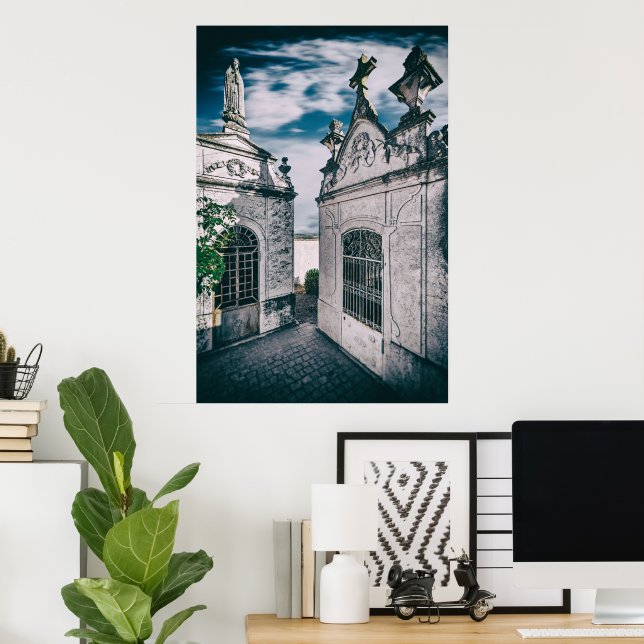 Grav i en katolsk kyrkogård i Crato, Portalegre Poster (Hemmakontoret)