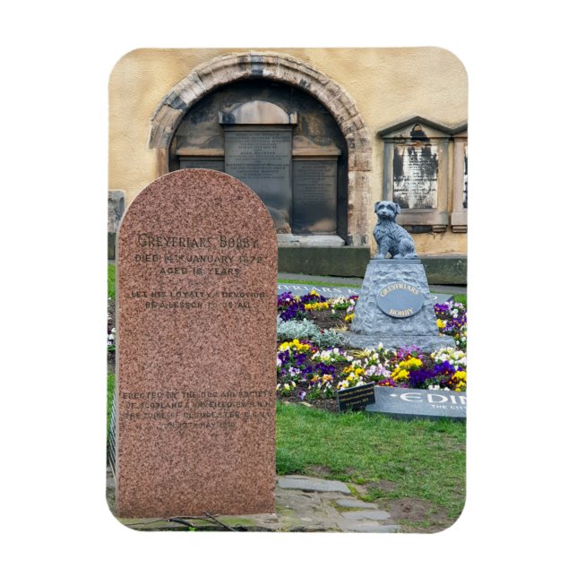 Grave and shrine to Bobby in Greyfriars Kirkyard Magnet (Vertikal)