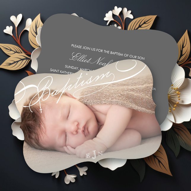 Graverad doprosenkorsmonogram religiöst inbjudningar (Elegant Scripted Baptism Rosary Cross Monogram Classic Photo Religious Invitation @ fat_fa_tin)
