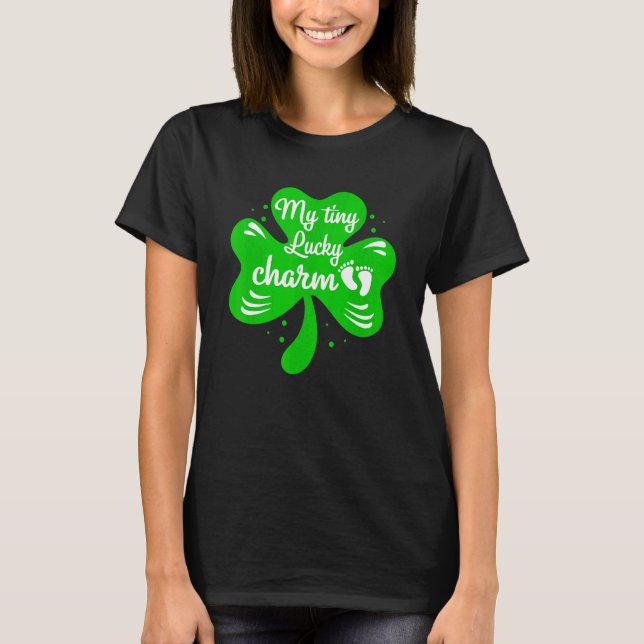 Gravid Announcement Shamrock St Patricks T Shirt (Framsida)