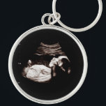 Gravid Baby Sonogram Ultrasound Photo New mamma Rund Silverfärgad Nyckelring<br><div class="desc">Gravid Sonogram Ultraljudsfoto Ny mamma-nyckelkedja kan anpassas helt efter dina behov kostym. © Gorjo Designs. Gade åt dig via Zazzle-plattformen. // Obs! Fotot som används är endast en platshållarbild. Du måste byta ut det mot ett eget foto innan du beställer eller skriver ut det. Kontakta mig om du behöver hjälp...</div>