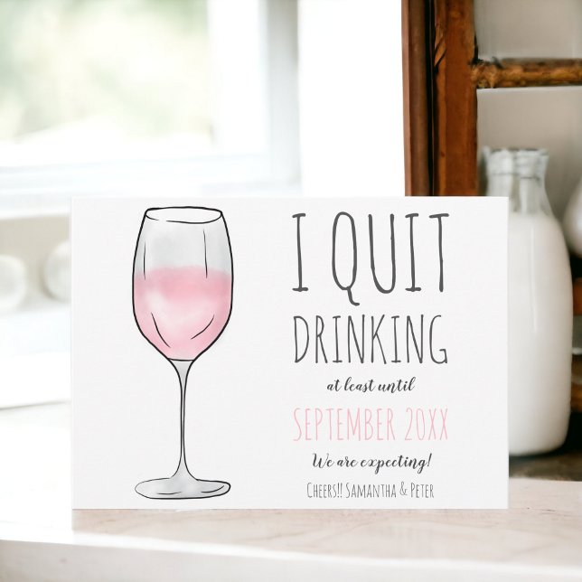 Gravid för att dricka  av lustigt glas i rosa ros  meddelande (Funny pink rose wine glass quit drinking pregnancy announcement)