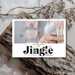 Gravid för Photo Retro Baby avisering Julkort<br><div class="desc">dina glatta nyheter med en liten charm med hjälp av vårt meddelande om Graviden för fotboll. Det här snygga kortet har ett personligt foto som är perfekt utformat för att visa din växande familj. Utformningen innehåller festive inslag som Julgranar, snöflingor eller helgdag accents, tillsammans med ett hjärtslitande budskap som avslöjar...</div>