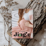 Gravid för Photo Retro Baby avisering Julkort<br><div class="desc">dina glatta nyheter med en liten charm med hjälp av vårt meddelande om Graviden för fotboll. Det här snygga kortet har ett personligt foto som är perfekt utformat för att visa din växande familj. Utformningen innehåller festive inslag som Julgranar, snöflingor eller helgdag accents, tillsammans med ett hjärtslitande budskap som avslöjar...</div>