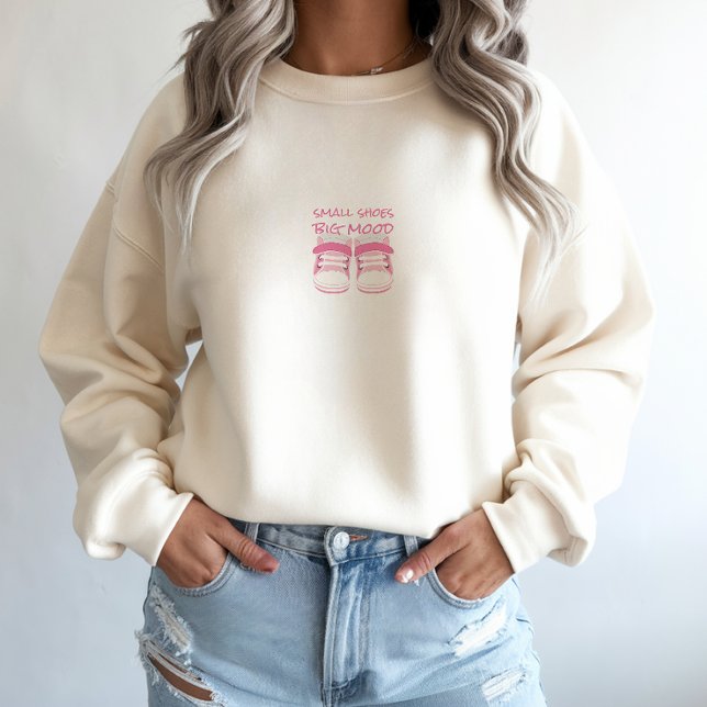 Gravid Första Mors Dag ljusrosa babyskor  T Shirt (Skapare uppladdad)