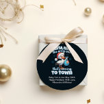 Gravid  Meddelande om den fantastiska juldagen i B Runt Klistermärke<br><div class="desc">dina glädjande nyheter med festfläsk med hjälp av julklappen Miracle Gravid Announcement Classic Round Sticker. Den här charmerande etiketten är perfekten för att lägga till en personlig beröring till dina helgdag, presentkort eller knappar. Den här klisterlappen har en fin juldesign och förvandlar vanliga saker till minnesvärda, personlig-symboliska bilder av dina...</div>