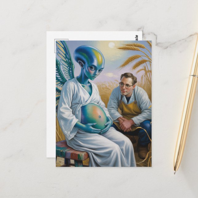 Gravid utomjording med vingar i vete fält Surreali Vykort (Fram/Back In Situ)