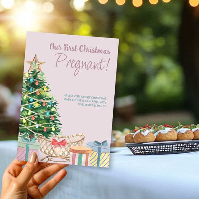 Graviden Träd och Krim under den första julgranen Julkort (First Christmas Pregnant - Christmas Card Pregnancy Announcement by Darling & May)