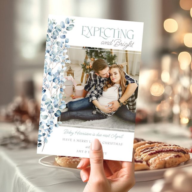 Graviden Väntar och ljusskygg kvadratfoto Julkort (Expecting and Bright Christmas Card Pregnancy Announcement by Darling & May)