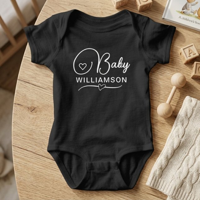 Graviditetspresent - Personlig Babynamn T Shirt (Personalised Last Name Due Date Babygrow | Baby Pregnancy Announcement – Uk
)