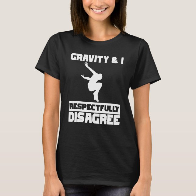 Gravity & I respectfully disagree Parkour Traceur  T Shirt (Framsida)