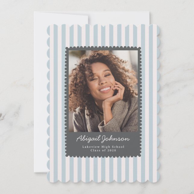 Gray Scalloped Graduation Photo Announcement Inbjudningar (Framsida)