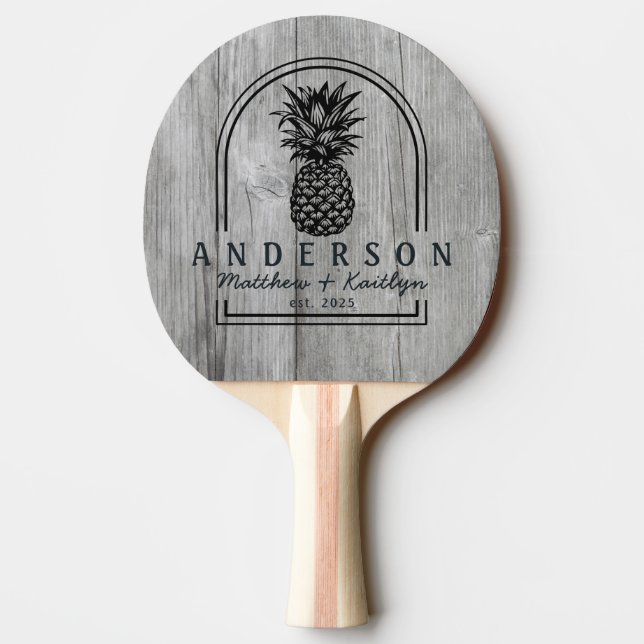 Gray Timber Pineapple Wedding Arch & Name Pingisracket (Baksidan)