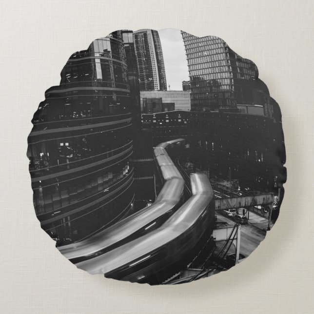 GRAYSCALE PHOTO OF CITY RUND KUDDE (Framsidan)
