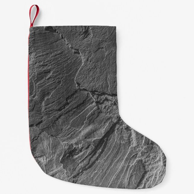 GRAYSCALE PHOTO OF ROCK FORMATION LITEN JULSTRUMPA (Framsidan)
