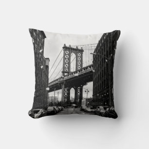 GRAYSCALE PHOTOGRAPHY OF BROOKLYN BRIDGE KUDDE