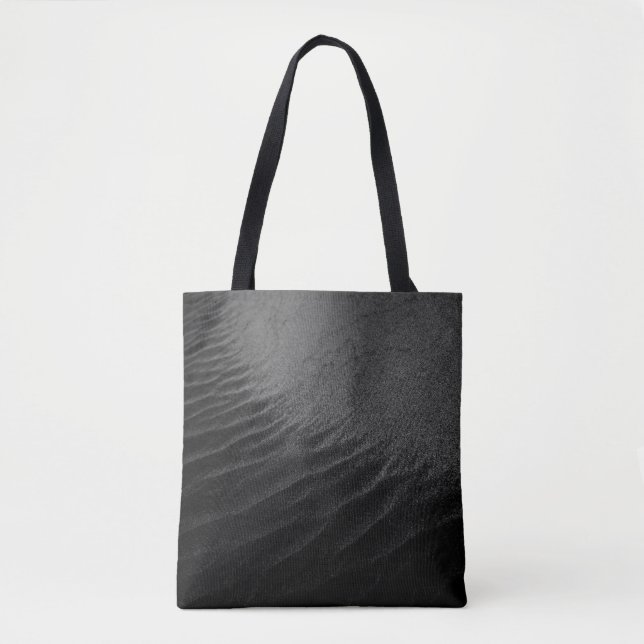 GRAYSCALE PHOTOGRAPHY OF SAND TYGKASSE (Framsida)